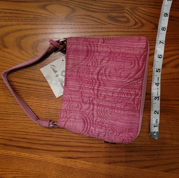 Donna Sharp pink quilted crossbody bag, NEW - Picture 4 of 9